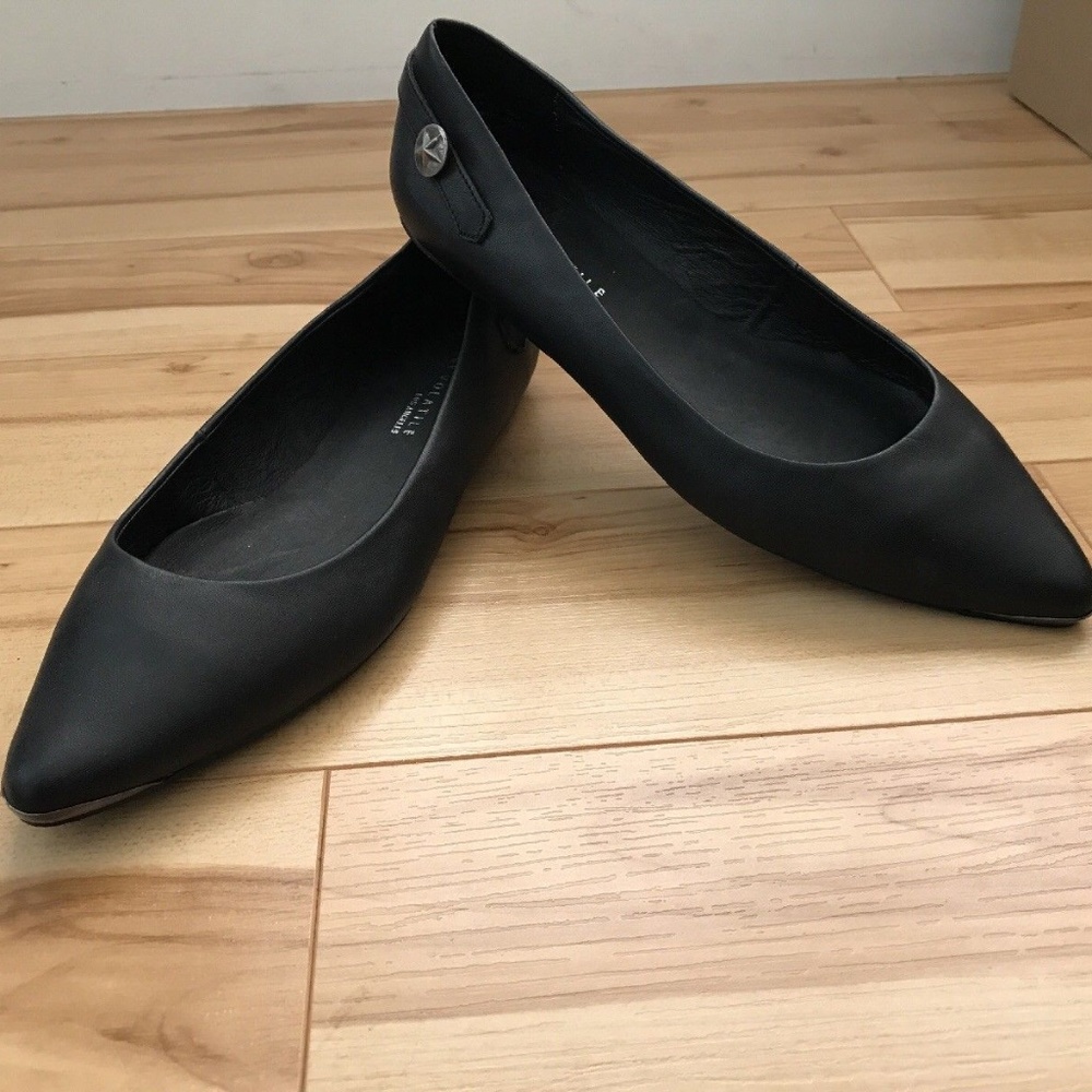 Very Volatile Black Flats Sz 10